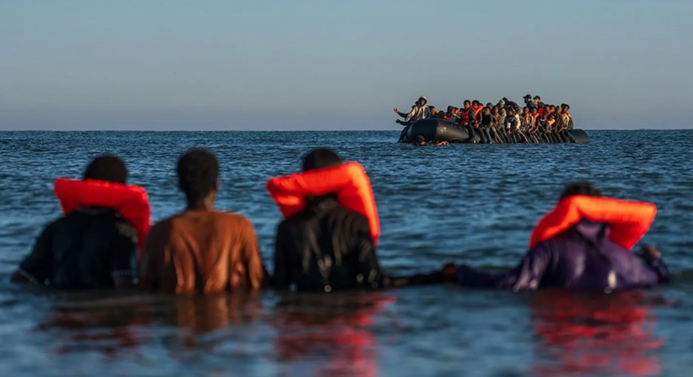 Депортация мигрантов из Великобритании: повторная высылка, меры правительства и ситуация с прибывающими через Ла-Манш.