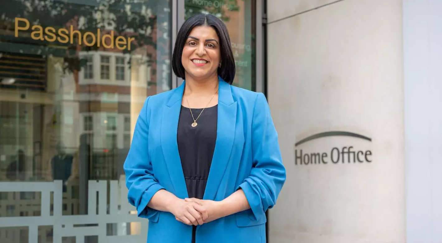 Диаграмма новой модели Earned Settlement UK для получения ILR в Великобритании с четырьмя ключевыми столпами: характер, интеграция, вклад и проживание.