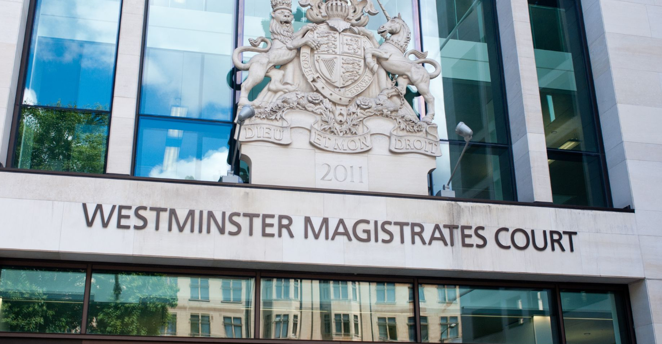 Шести сотрудникам иммиграционной службы Великобритании предъявлены обвинения в связи с предполагаемыми кражами у мигрантов