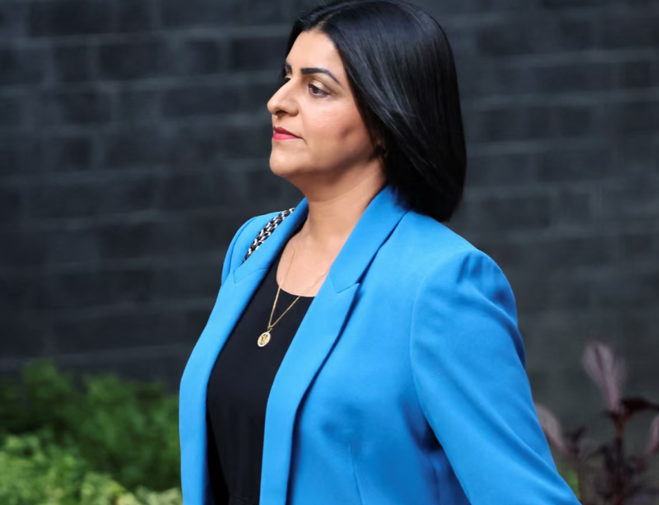 Великобритания заключила соглашения о возвращении мигрантов с Анголой и Намибией; введены визовые ограничения для ДРК