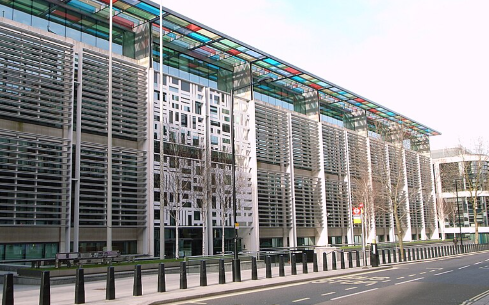 Использование ИИ в решениях по убежищу в Великобритании сталкивается с юридическим оспариванием