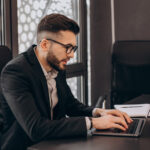 Электронная виза в Великобританию и процесс подтверждения личности через мобильное приложение UK Immigration ID Check.